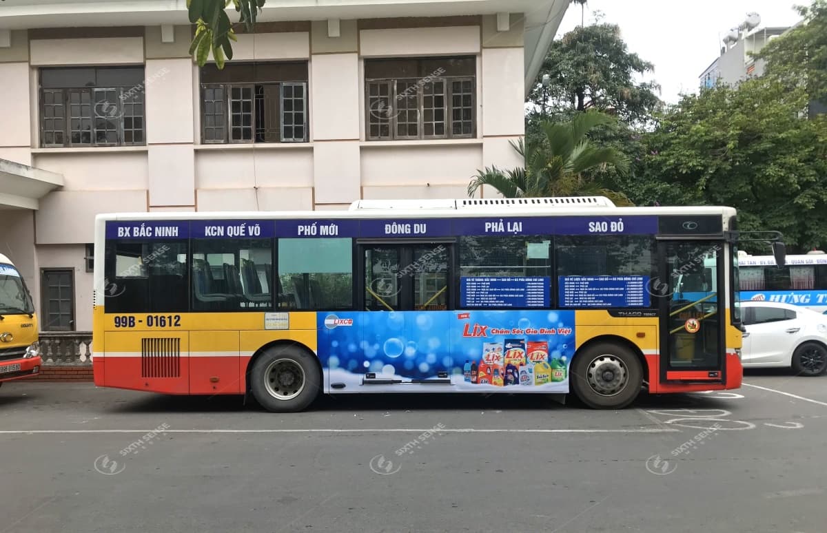 Quảng cáo trên thân xe bus