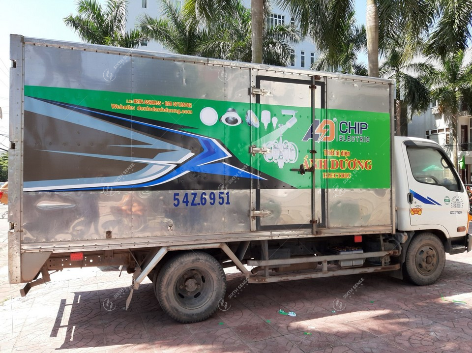dán quảng cáo trên xe tải