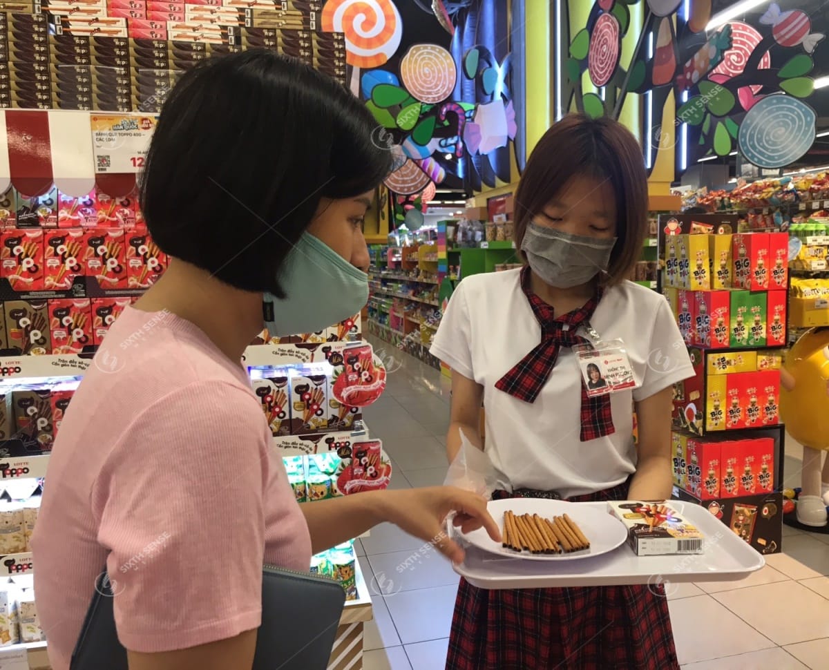 Sampling activation của Bánh que Toppo tại siêu thị và TTTM