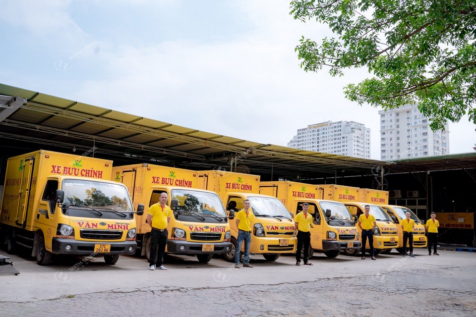 Quảng cáo trên xe tải Văn Minh