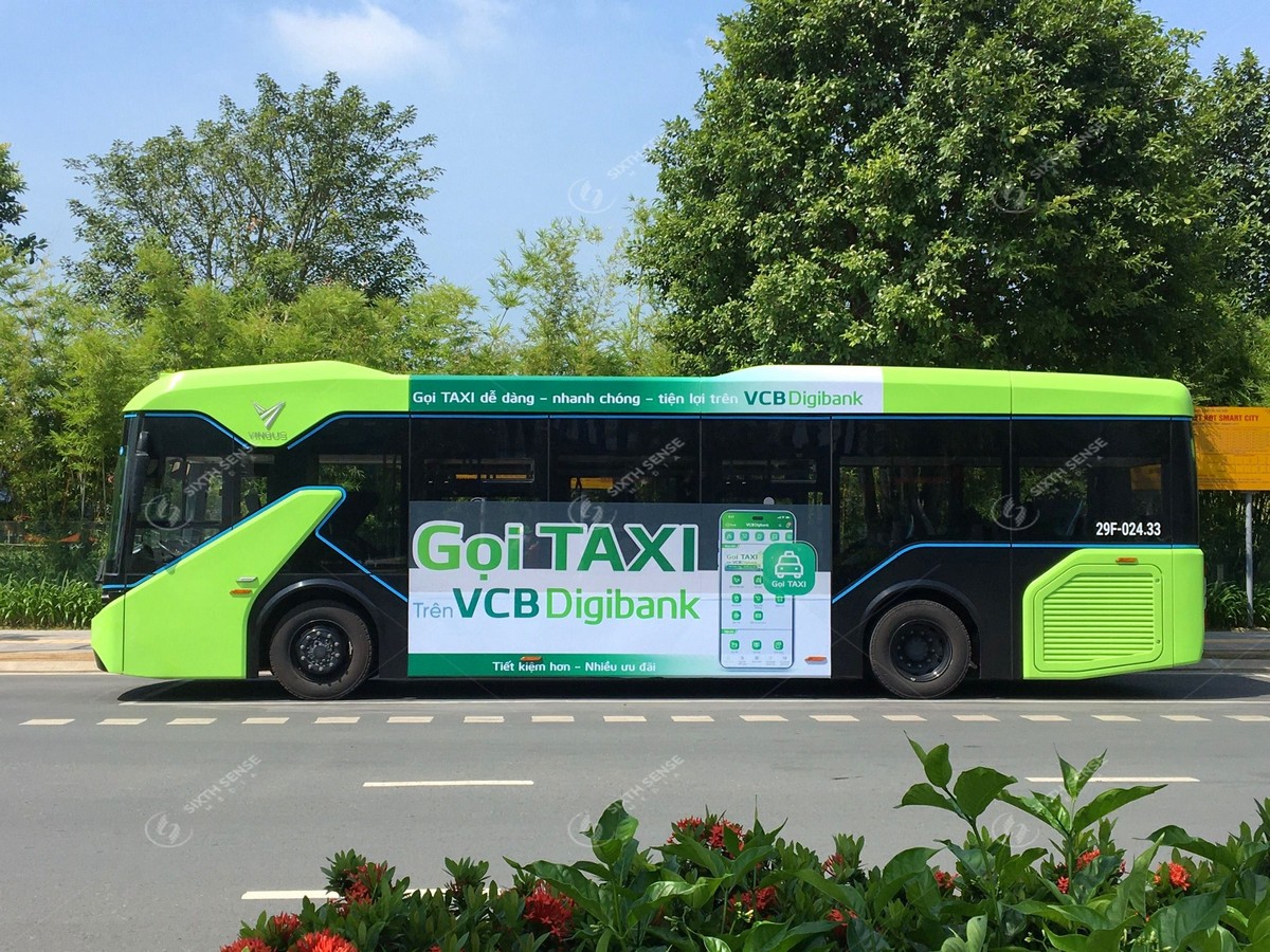 Quảng cáo xe bus điện VinBus ra mắt “Gọi taxi” trên VCB Digibank