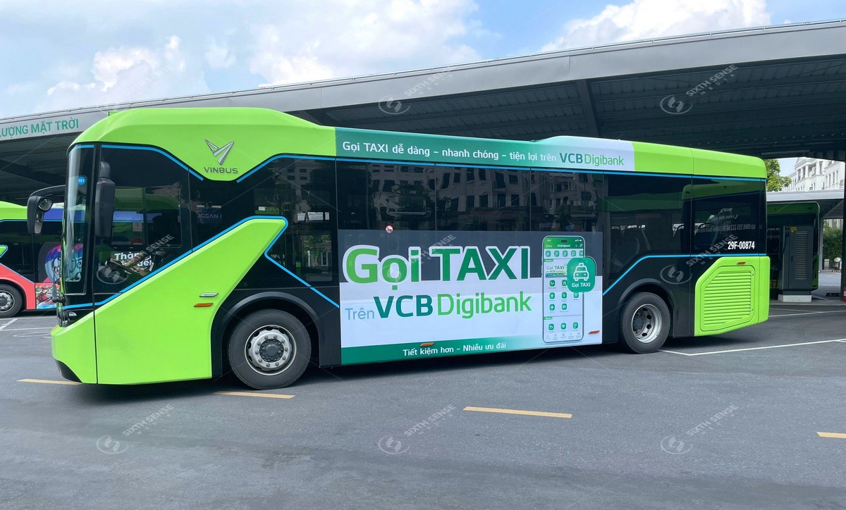 Quảng cáo xe bus điện VinBus ra mắt “Gọi taxi” trên VCB Digibank