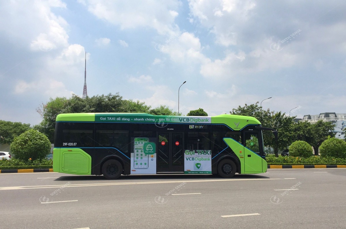 Quảng cáo xe bus điện VinBus ra mắt “Gọi taxi” trên VCB Digibank
