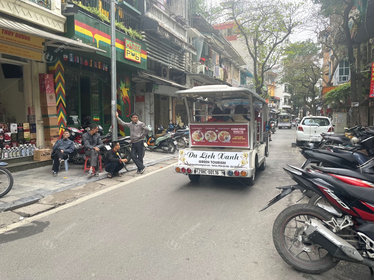 Quảng cáo trên xe ô tô điện Hà Nội về Cơm Tấm Khu 12