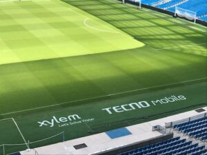 quảng cáo thương hiệu đặt tại đường biên sân bóng